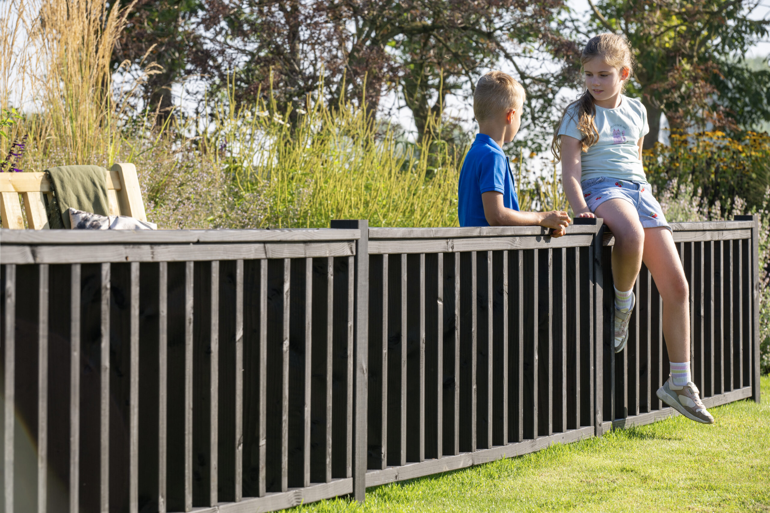 Douglas_hout_hekwerk_tuin_zwart_Sfeer1