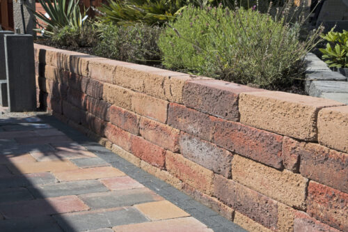 Getrommeld_muurblok_stapelblok_trapezium_Pilestone_Line_Gloria_Anwendung_2