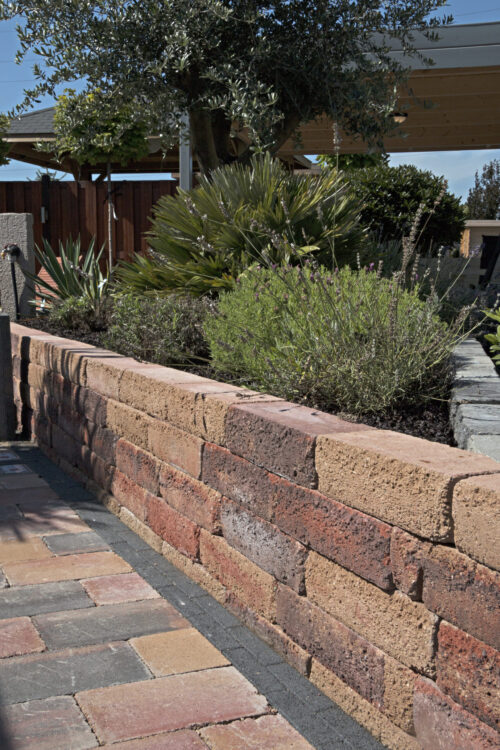 Getrommeld_muurblok_stapelblok_trapezium_Pilestone_Line_Gloria_Anwendung_3