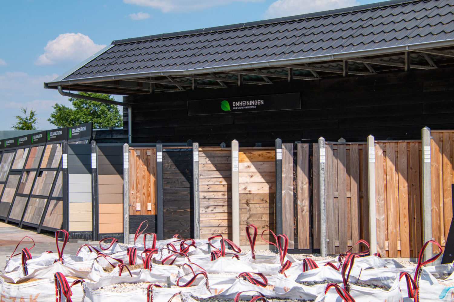 Schutting_hout_beton_composiet_schermen_Showtuin_Heeten