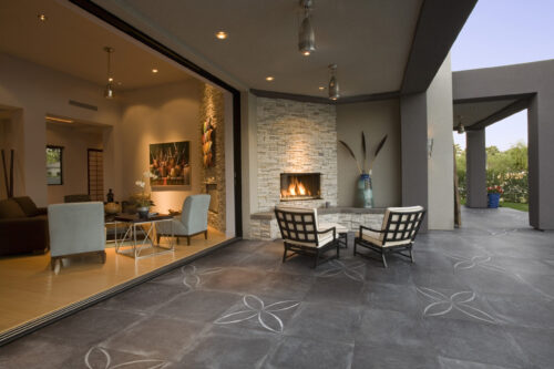 keramische-tuintegel-geoceramica-tracks-mustang-dark-60x60x4-sfeer