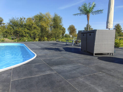 keramische-tuintegel_4cm_CERASUN_Merano_Antracite_60x60_Anwendung_sfeer1