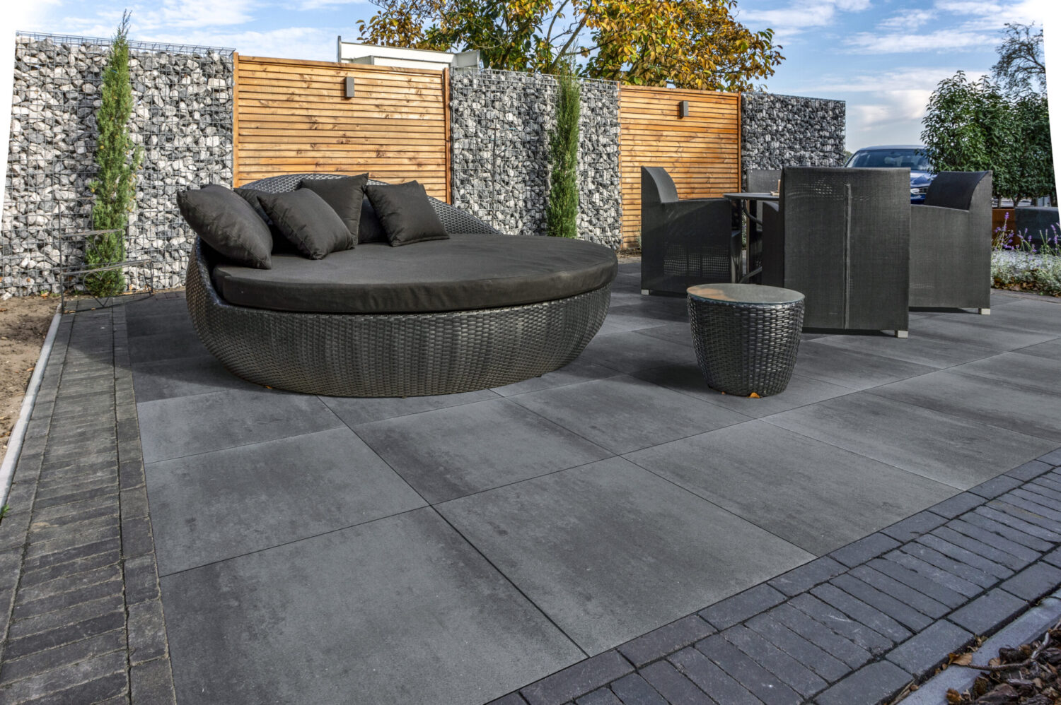 tuintegel-betontegel-baseton-tops-grey-black-60x60x4-sfeer